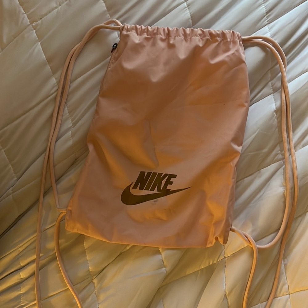 baby pink nike drawstring bag